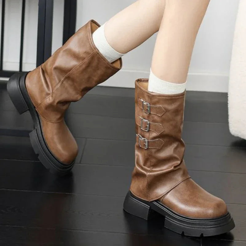 Bottes élégantes pour femme à talons carrés avec bride