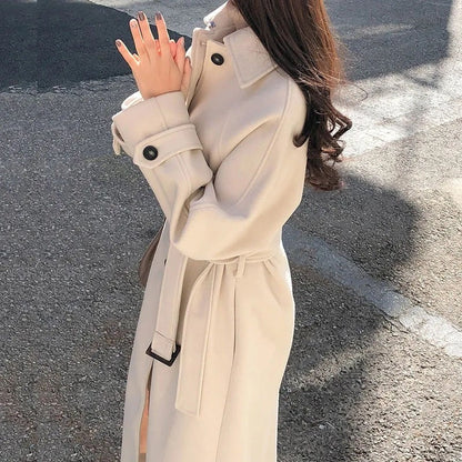 Trench-coat stylé pour femme, design élégant