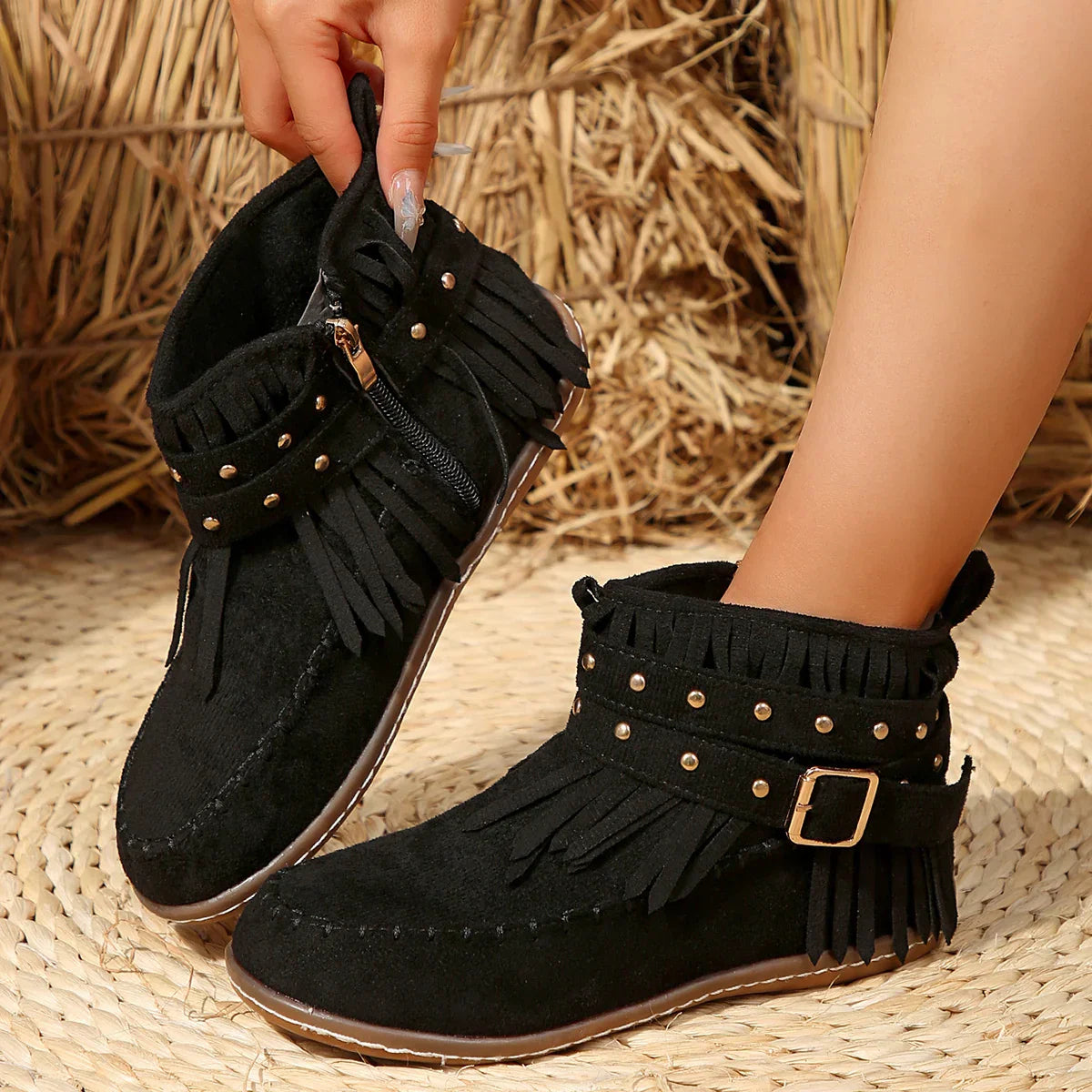 Bottines rétro en daim avec boucle style cowboy