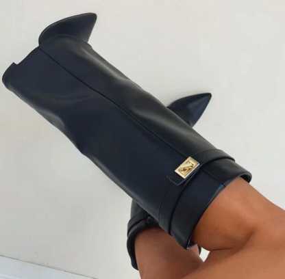 Bottes femme élégantes avec détail de revers