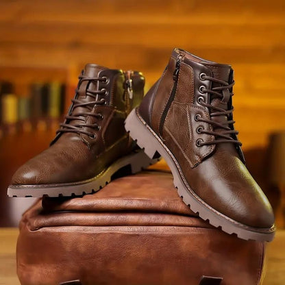 Bottes à lacets pour hommes en cuir noir
Bottines élégantes pour hommes en marron
Bottes robustes à fermeture éclair pour hommes en cuir noir
Bottes en cuir vintage pour hommes en marron
Bottes pour hommes