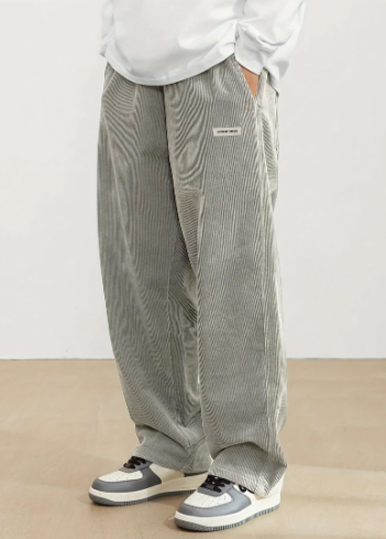 Pantalon en velours côtelé marron pour homme avec poches