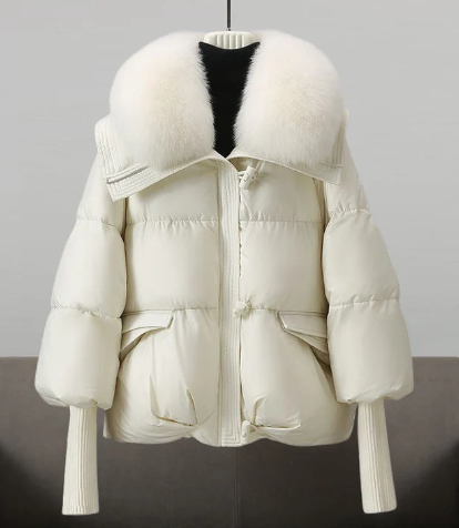 Doudoune élégante pour femme, ornée de fourrure
