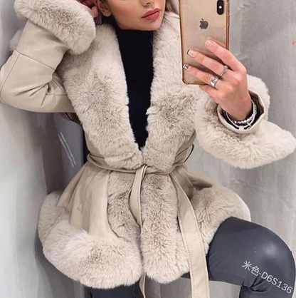 Manteau de fourrure de luxe motif loup