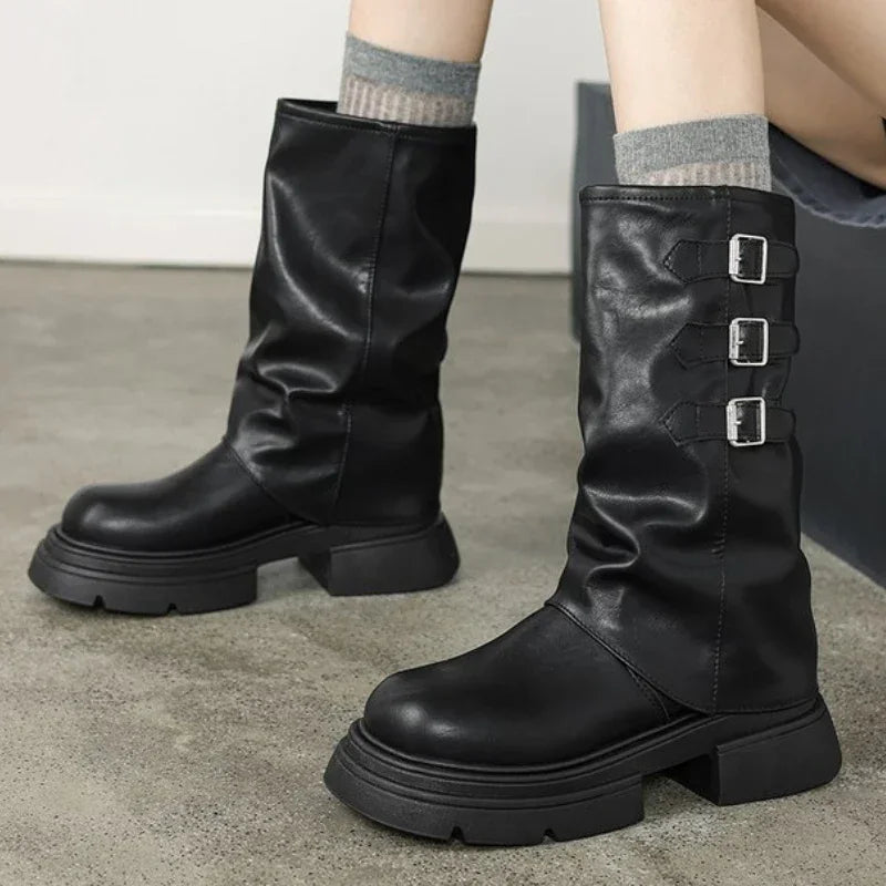 Bottes élégantes pour femme à talons carrés avec bride