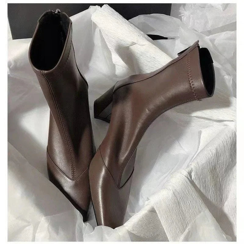 Bottes élégantes pour femmes à talons hauts et bouts carrés