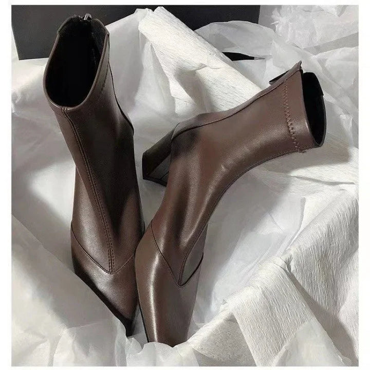 Bottes élégantes pour femmes à talons hauts et bouts carrés