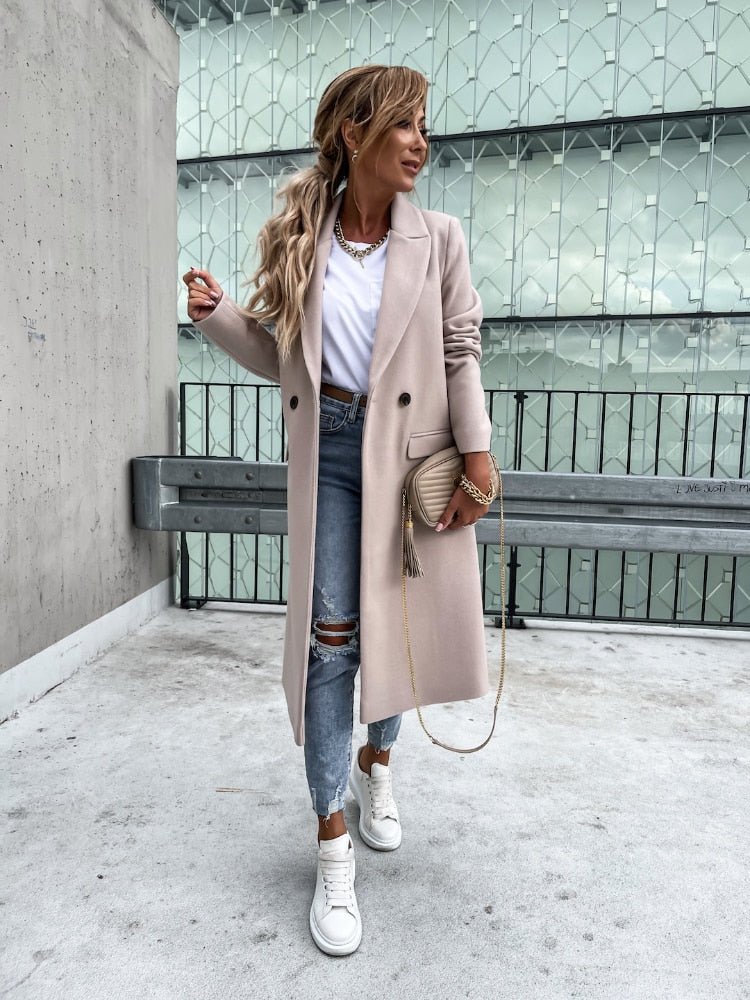 Doudoune longue élégante pour femme avec col à revers et poches