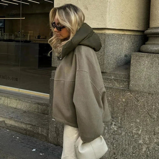 Stylische Damenjacke mit Kapuze Trendy Design - IdealeKleiden