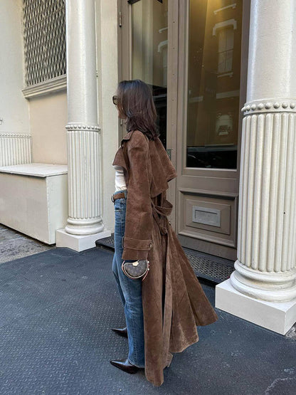 Eleganter Damen Trenchcoat aus Veloursleder - IdealeKleiden