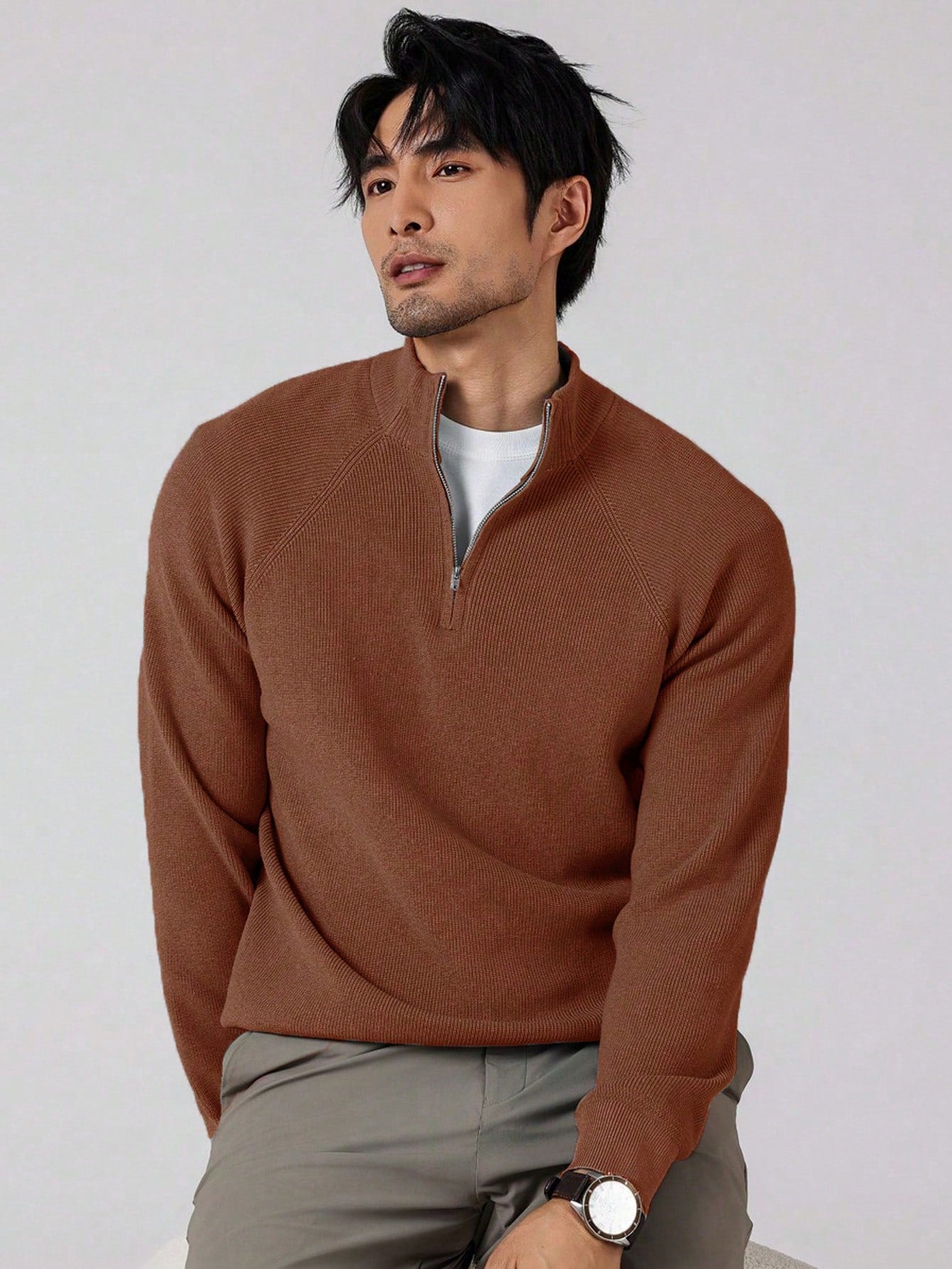 Pull zippé homme moderne et pratique
