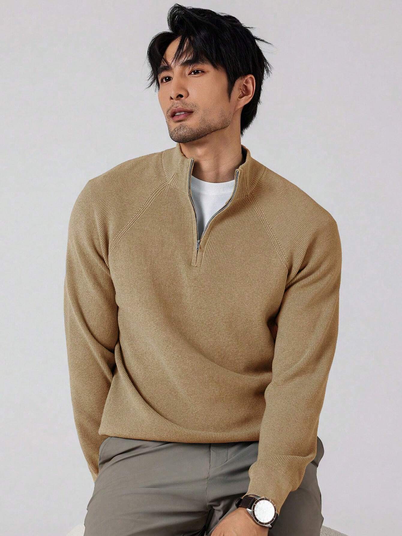 Pull zippé homme moderne et pratique