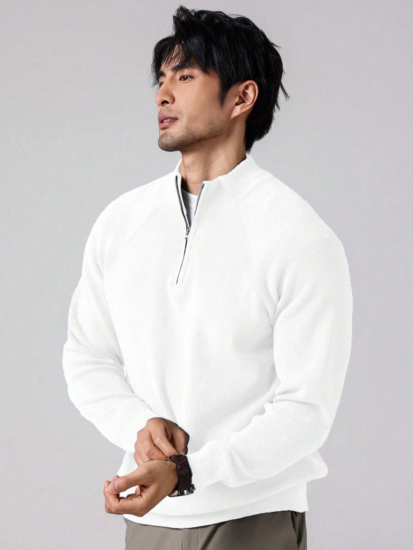 Pull zippé homme moderne et pratique