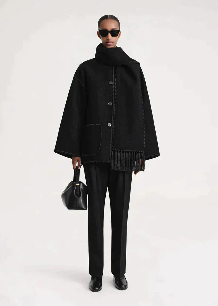 Veste femme élégante avec écharpe