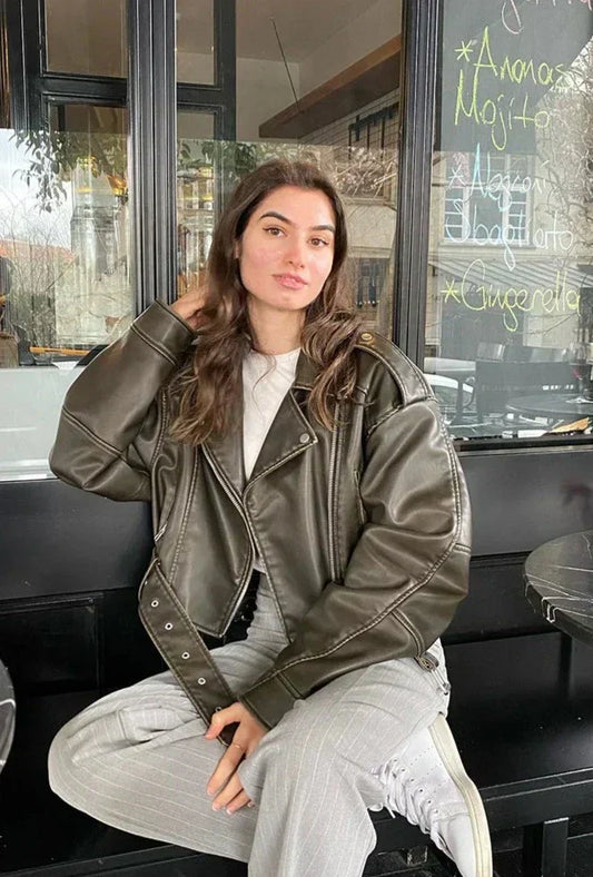 Übergroße Damen Lederjacke Bikerstil Gürtel Detail - IdealeKleiden