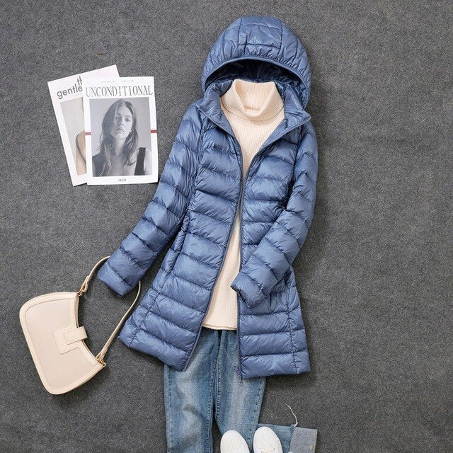 Doudoune longue d'hiver élégante avec capuche pour femme