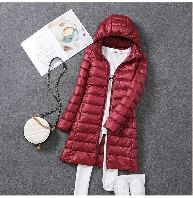 Doudoune longue d'hiver élégante avec capuche pour femme