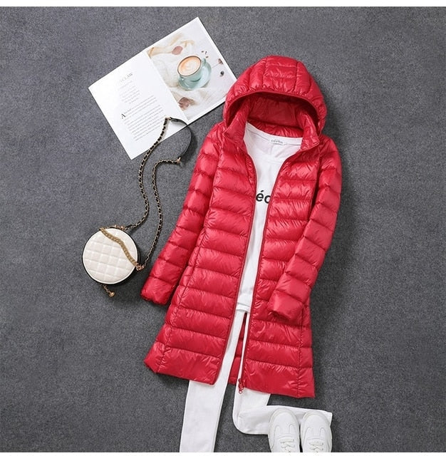 Doudoune longue d'hiver élégante avec capuche pour femme