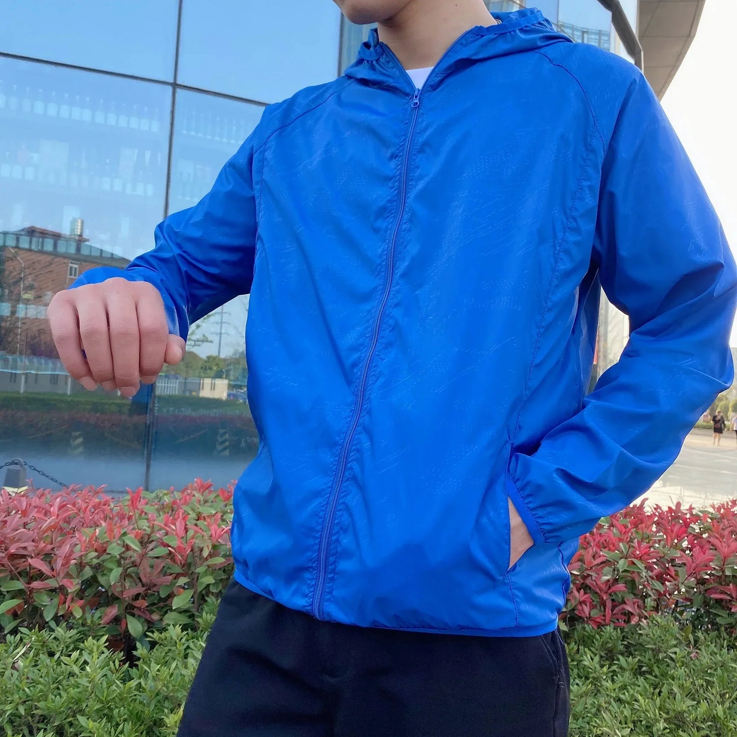 Coupe-vent léger pour homme avec capuche