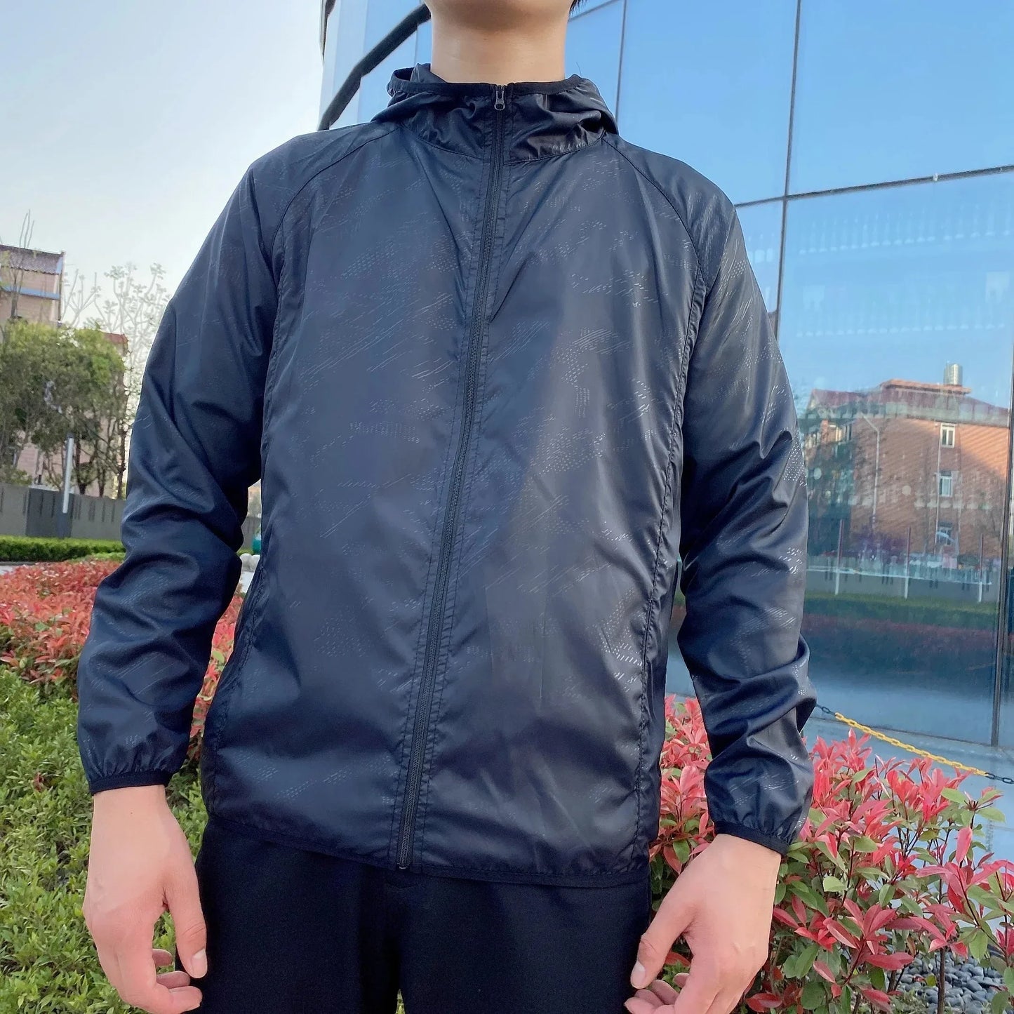 Coupe-vent léger pour homme avec capuche