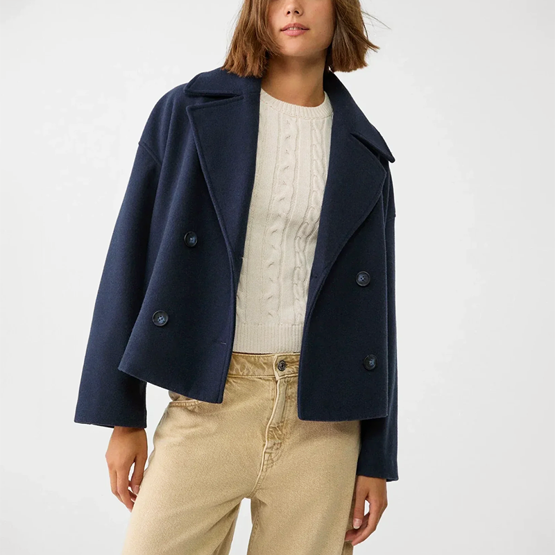 Manteau court doublé col revers moderne