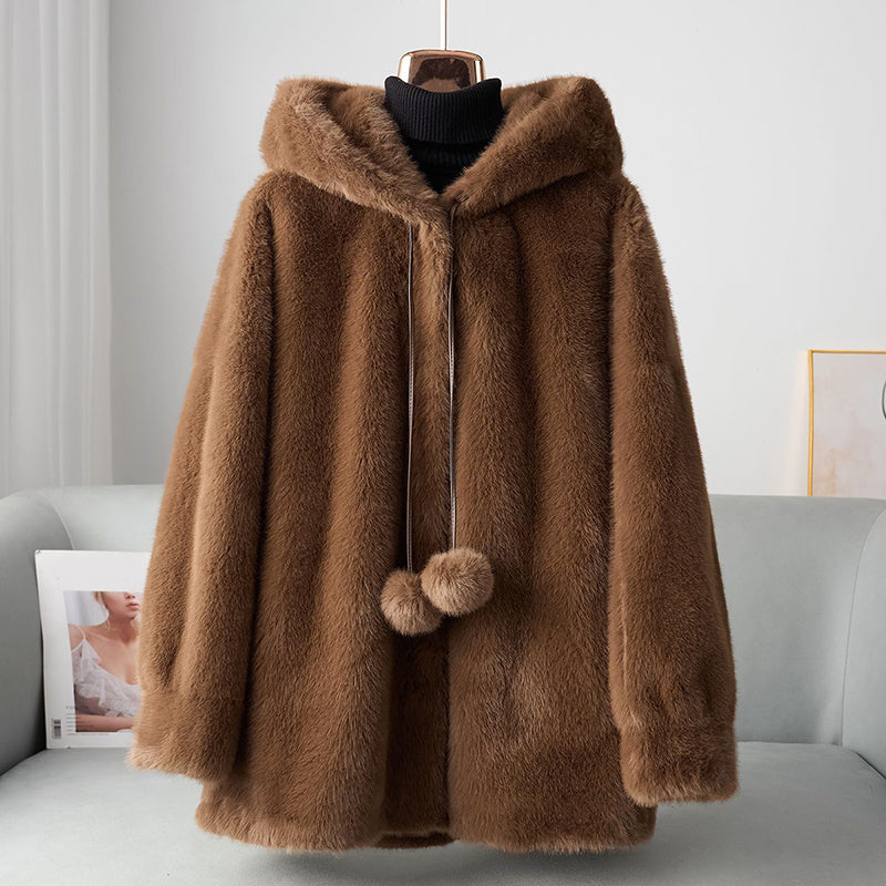 Veste chic en fausse fourrure avec détails pompon