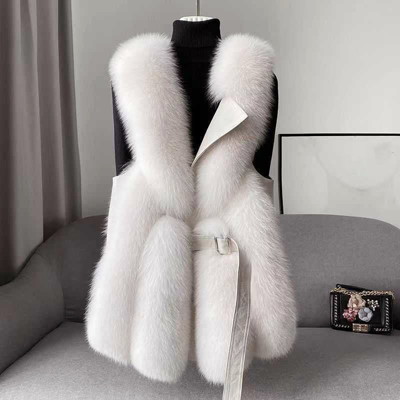 Gilet stylé en fausse fourrure avec ceinture et détails en cuir