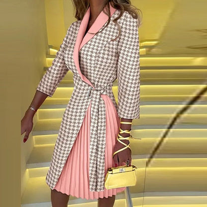 Elegantes Mantelkleid Damen mit Taillenbund und Plisserter Rock - IdealeKleiden
