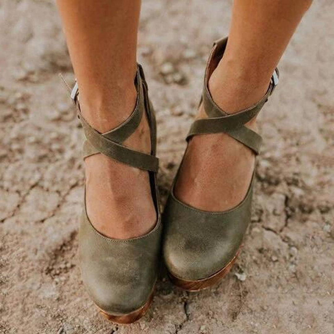 Chaussures compensées pour femmes avec bride à la cheville