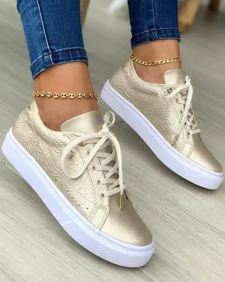 Baskets chics avec accents dorés