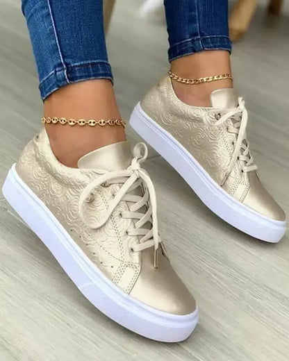 Baskets chics avec accents dorés