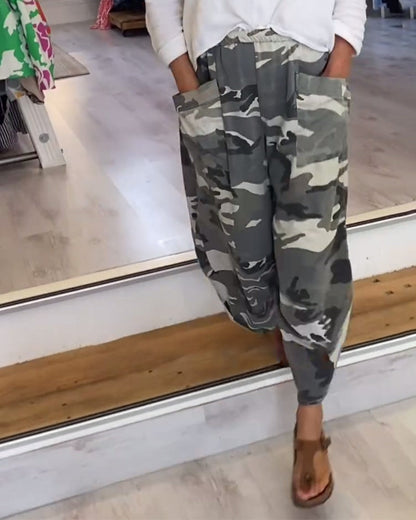 Pantalon militaire camouflage avec sac à bandoulière