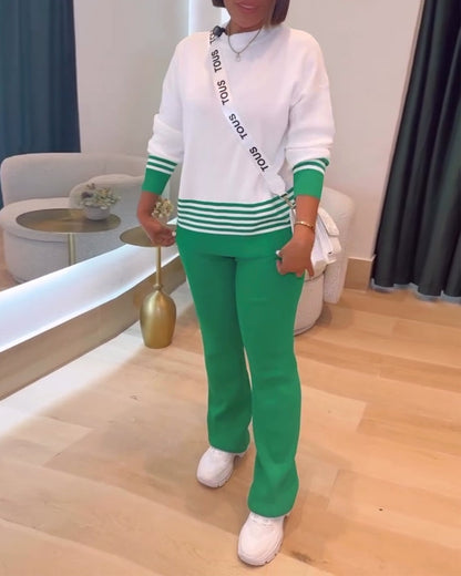 Ensemble de costume élégant avec pull et pantalon contrastés