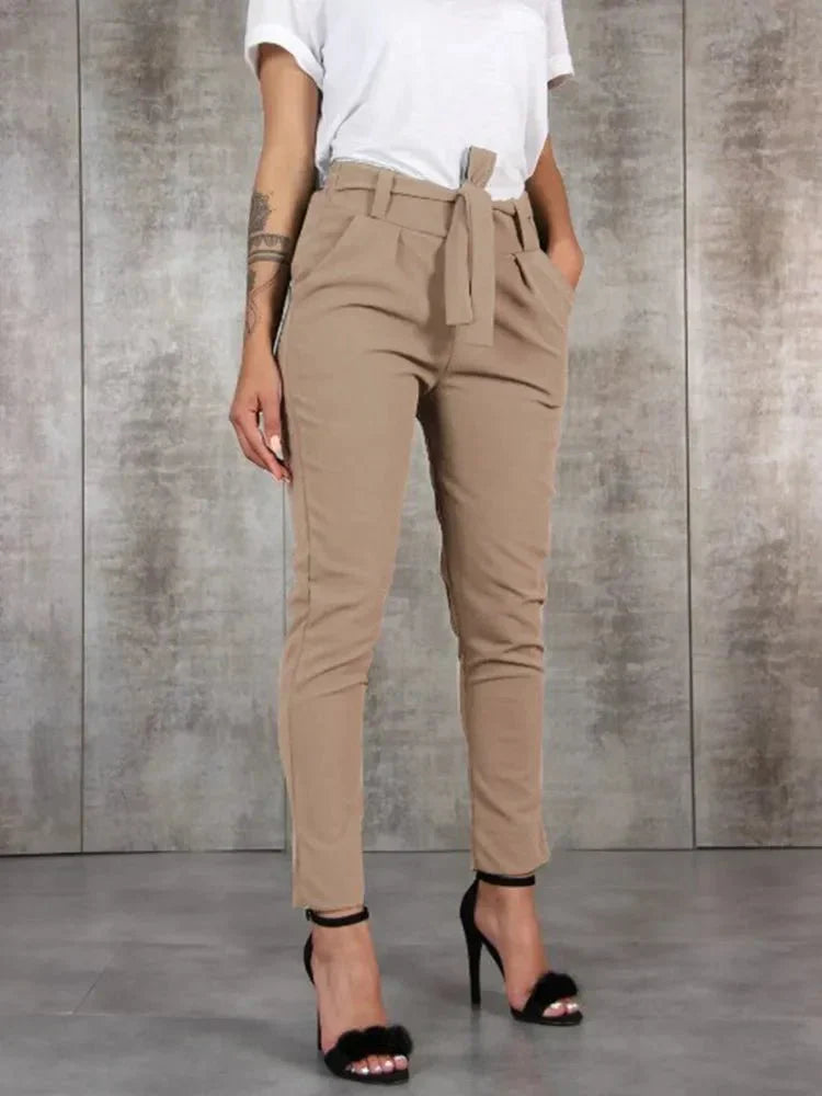 Pantalon élégant pour femme avec taille haute et ceinture