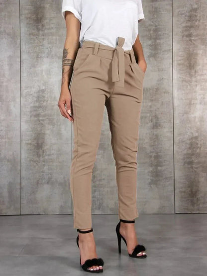 Pantalon élégant pour femme avec taille haute et ceinture