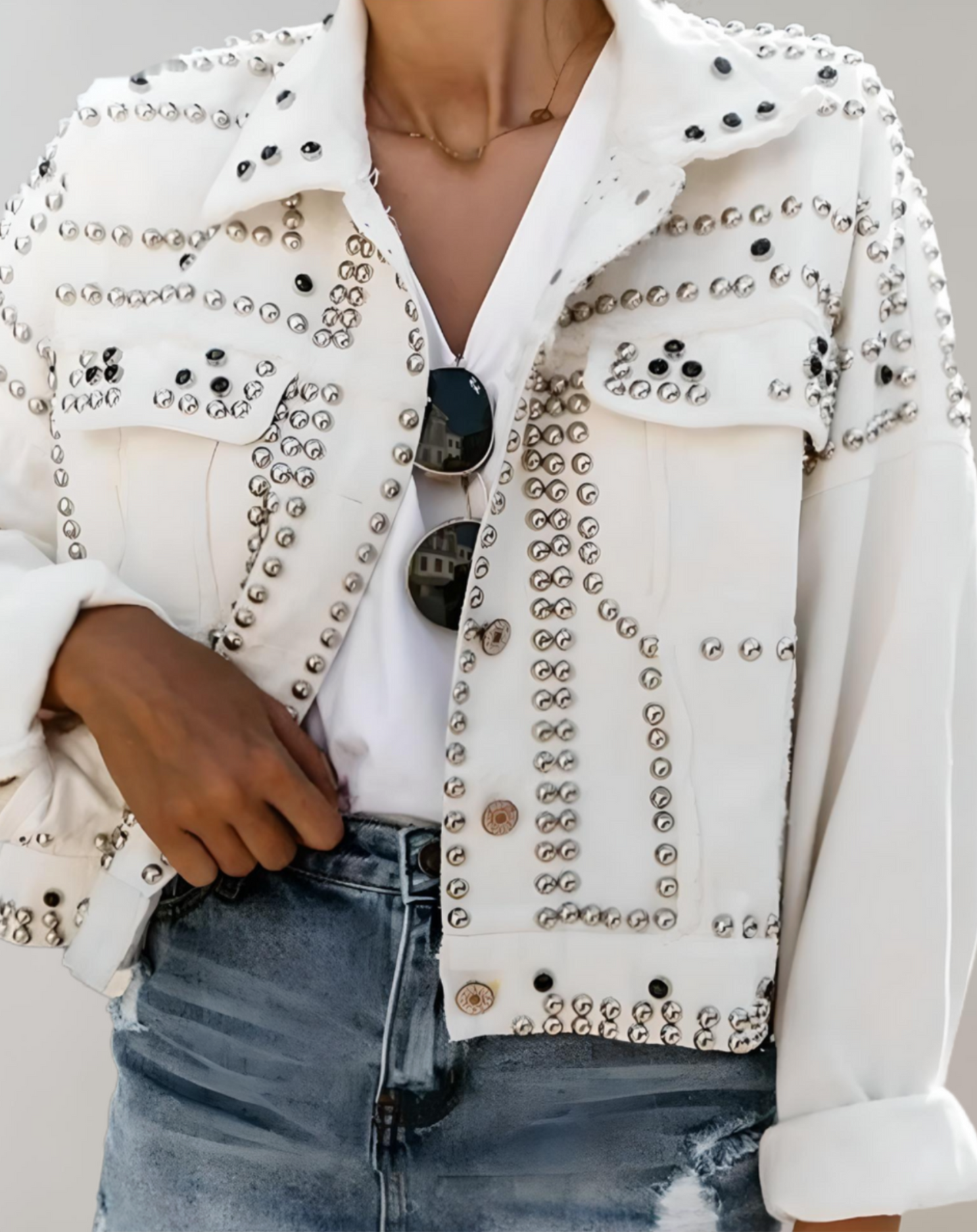 Veste en cuir élégante avec des clous - Robuste et tendance