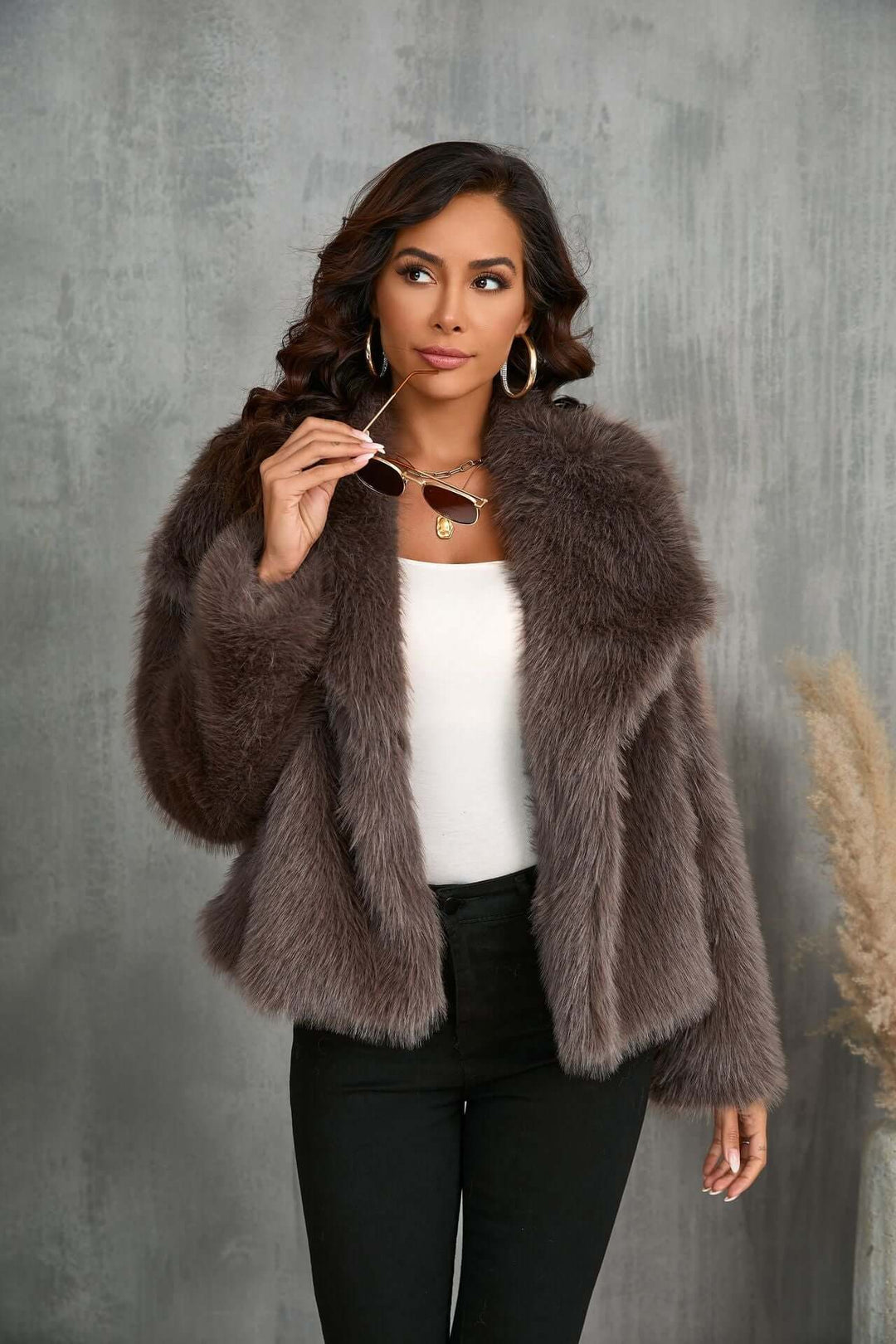 Élégant manteau femme taupe fausse fourrure