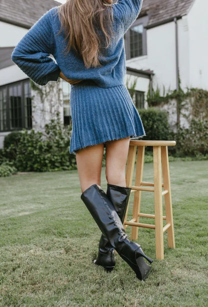 Ensemble chic jupe plissée et pull pour femme