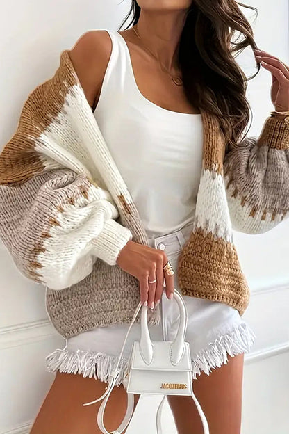 Lässige Strickjacke Mit Kontrastnähten - IdealeKleiden