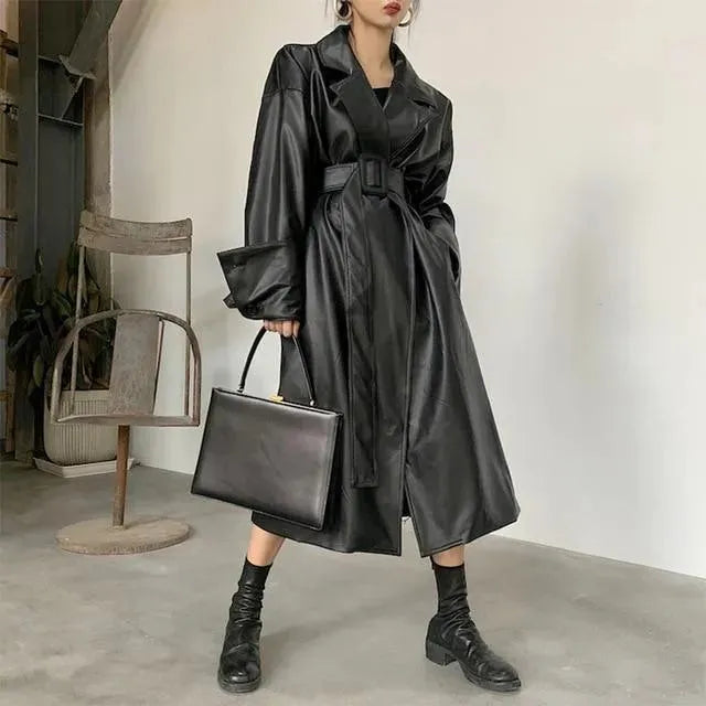 Trench-coat en cuir noir oversize stylé pour femme