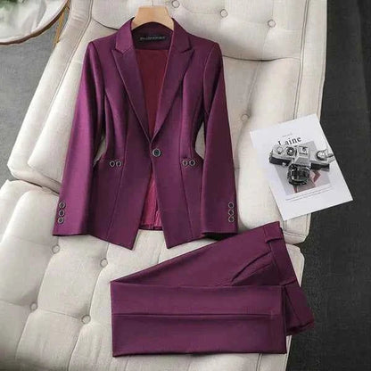 Ensemble tailleur-pantalon ou tailleur-jupe pour femme