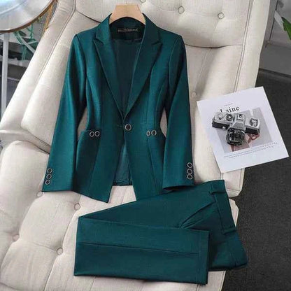 Ensemble tailleur-pantalon ou tailleur-jupe pour femme