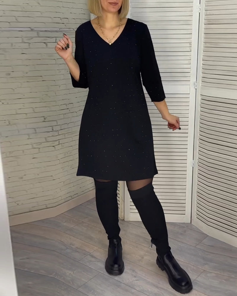 Robe décolleté en V et manches trois quarts → Robe élégante décolleté en V stylée
