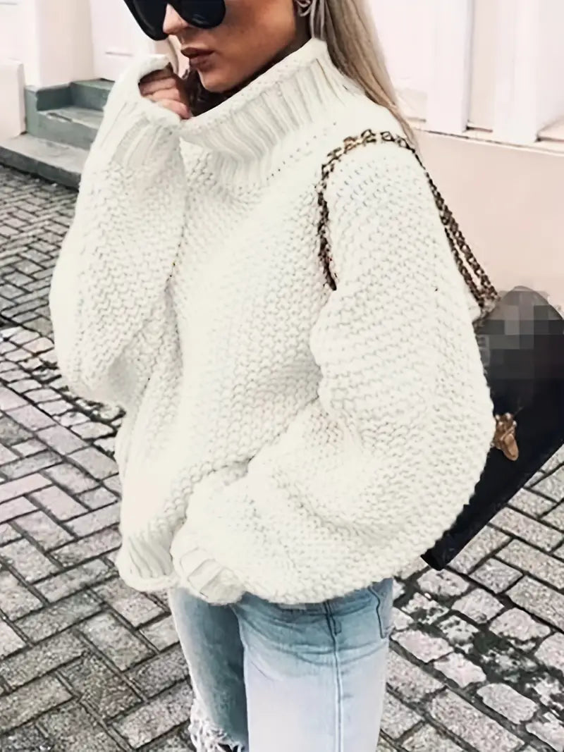 Pull col roulé uni et élégant