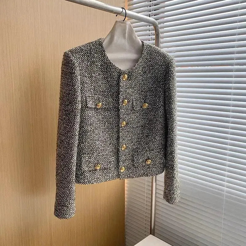 Veste féminine élégante avec de nombreuses poches style tweed