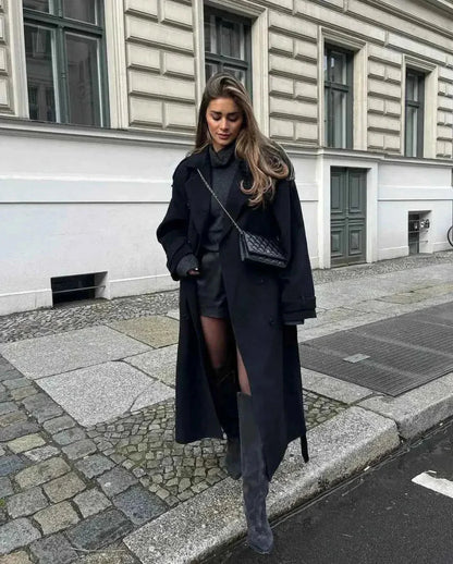 Trench-coat noir oversize élégant avec ceinture pour femme