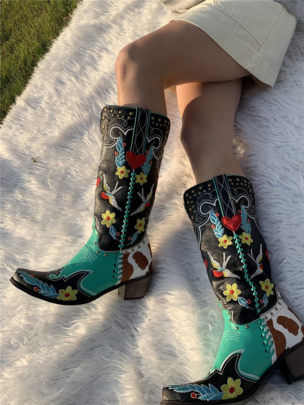Bottes western pour femme brodées de fleurs élégantes