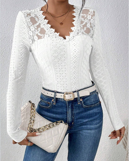 Robe élégante col V dentelle