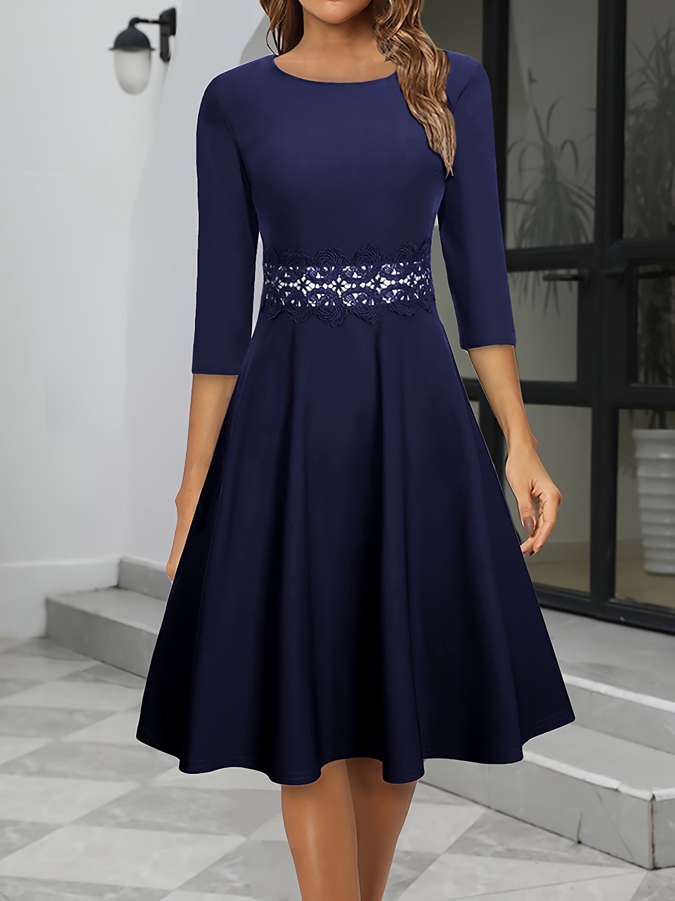 Élégante robe midi pour femme