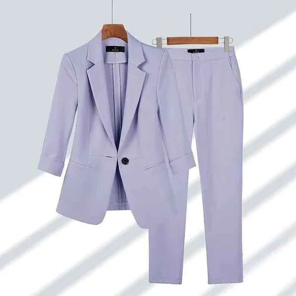 Ensemble costume tailleur élégant pour femme